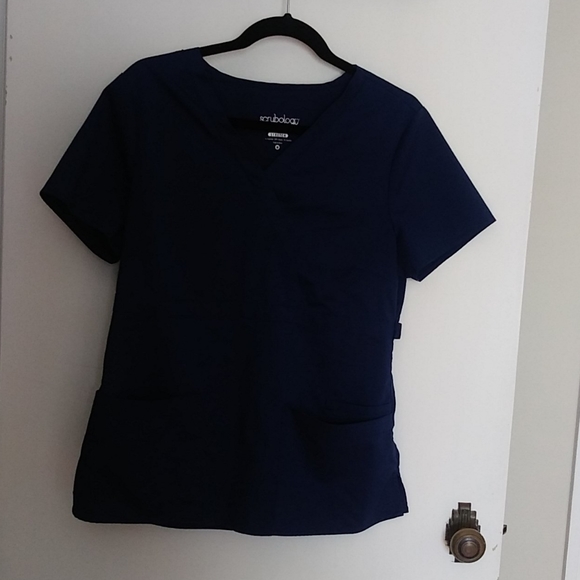 Ladies Scrubology Scrub Top sz Medium 💙 2 for 20 add to bundle to get discount - Picture 2 of 6